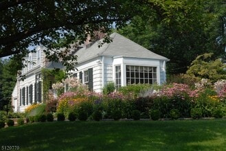 Building Photo - 247 Valley Rd