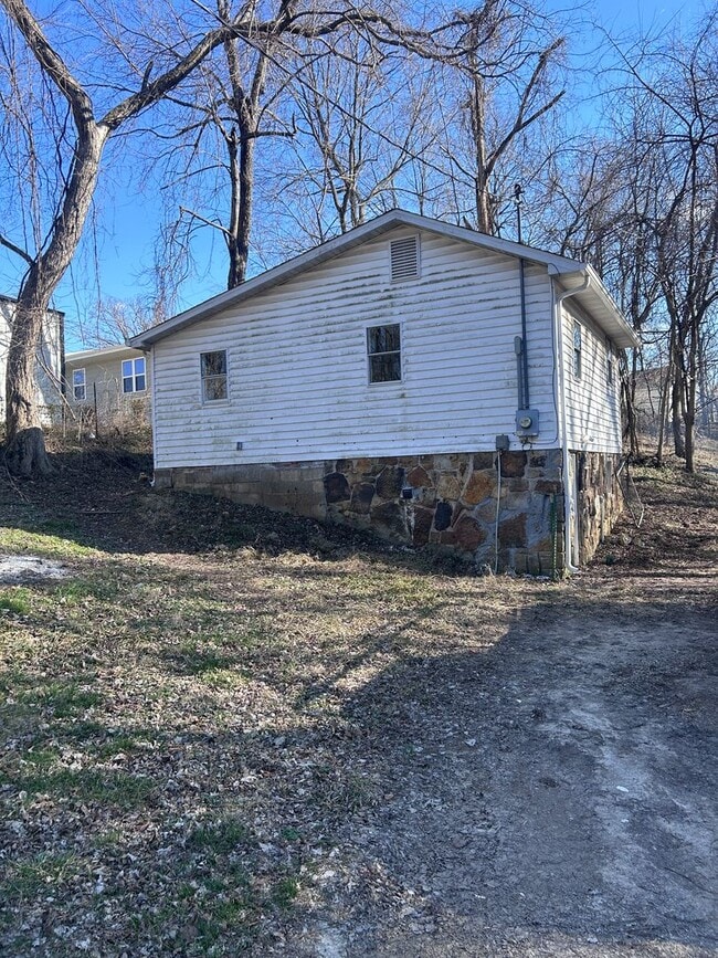 Building Photo - 398 Hill St