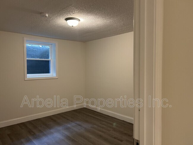 Building Photo - 1306 Windsor Ave
