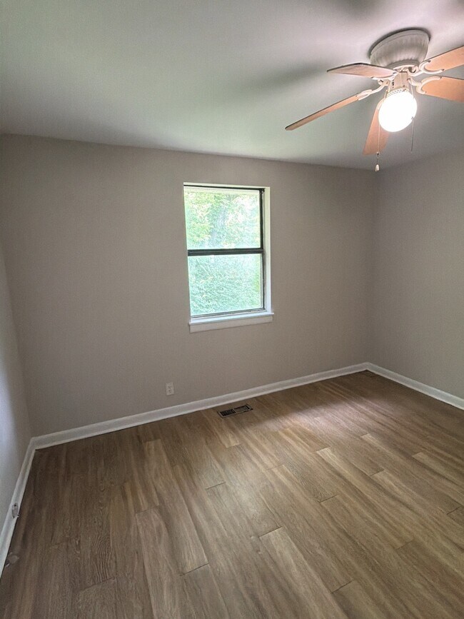 Foto del edificio - 3351 White Pine Dr