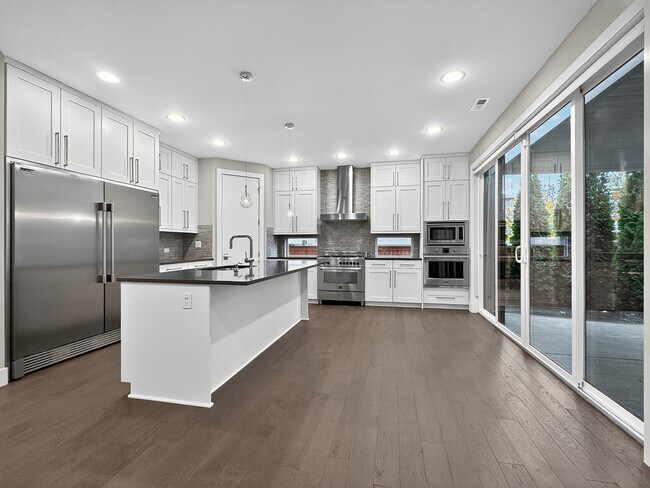 Foto del edificio - 2821 Garden Ave N