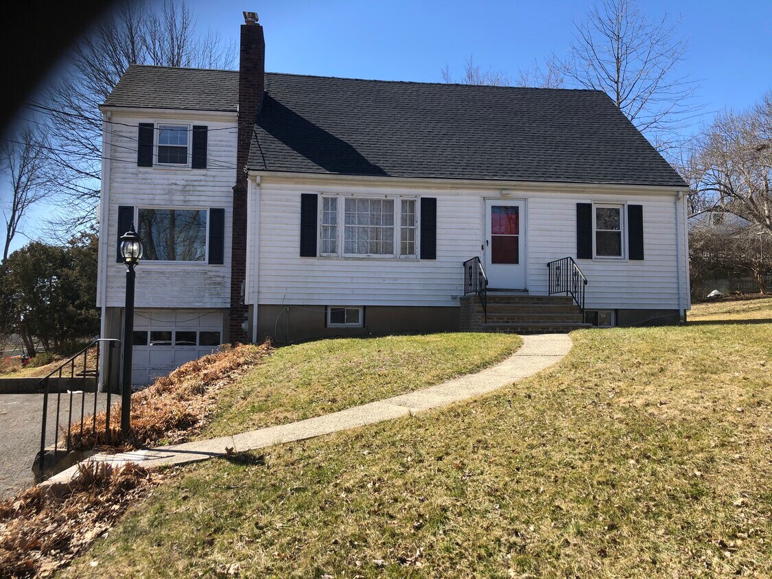 Primary Photo - 441 Grove St