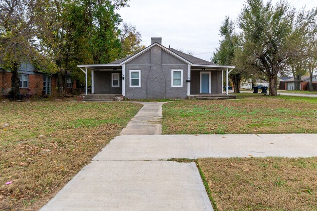 Foto del edificio - 2440 NW 16th St Duplex