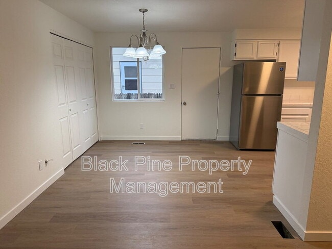 Foto del edificio - 1937 S Owyhee St