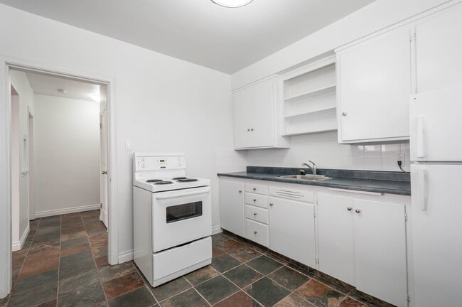 Building Photo - Twinson