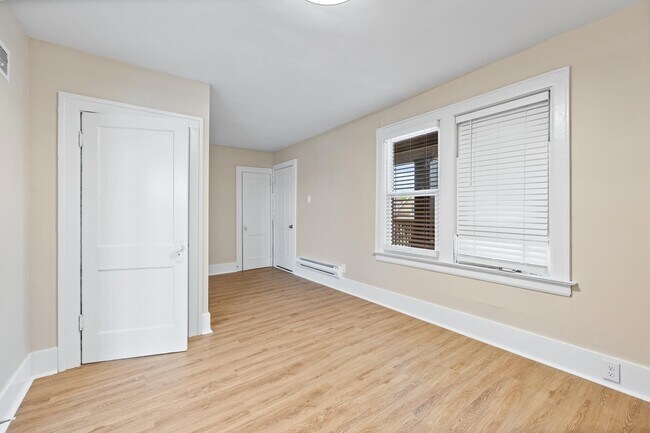 Building Photo - 1358 Pierre Ave