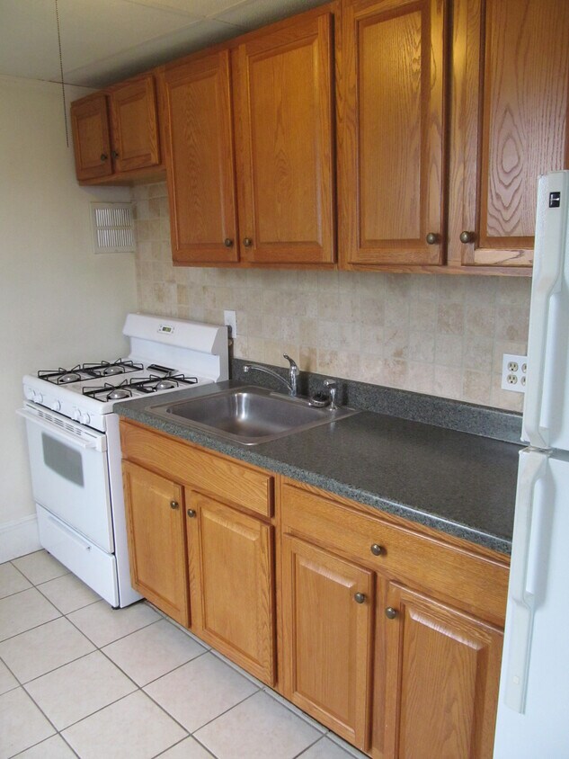 39 Gaston Ave Unit 2nd Floor, Raritan, NJ 08869 Apartments in Raritan, NJ