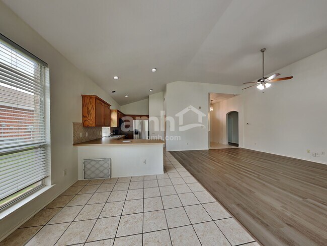 Foto del edificio - 1105 Skylark Dr