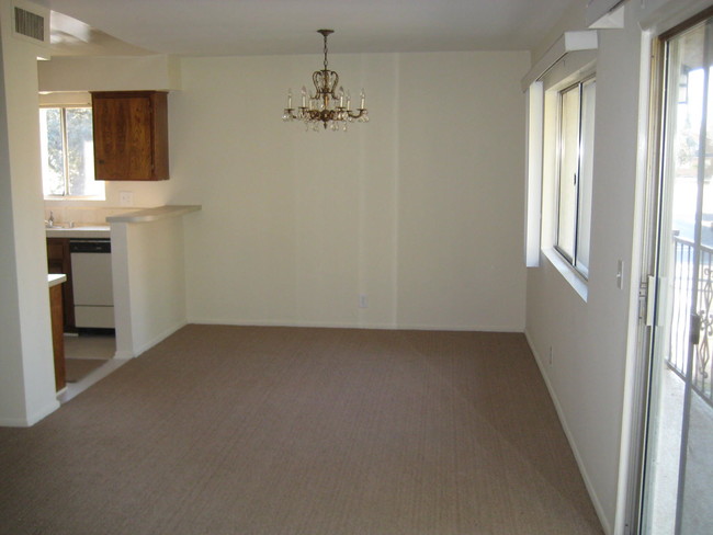 Building Photo - 1820 E Del Mar Blvd