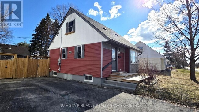 Building Photo - 1243 Landor St