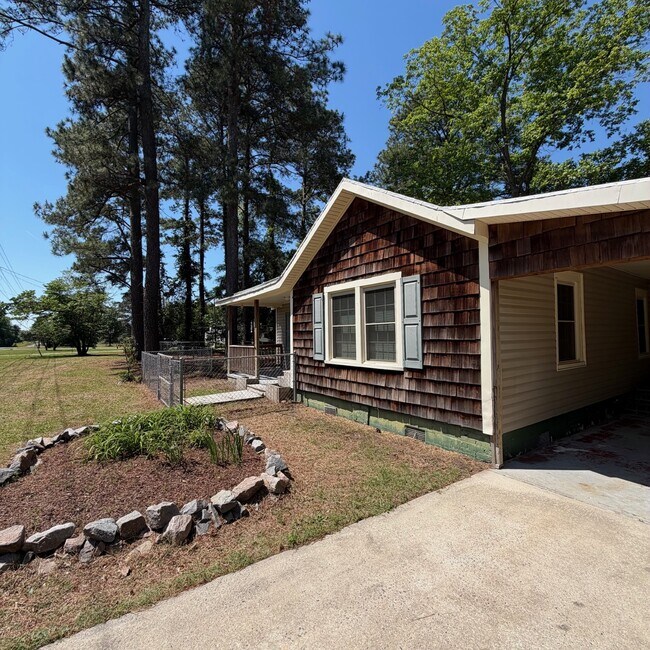 Building Photo - 6164 Highland Ave