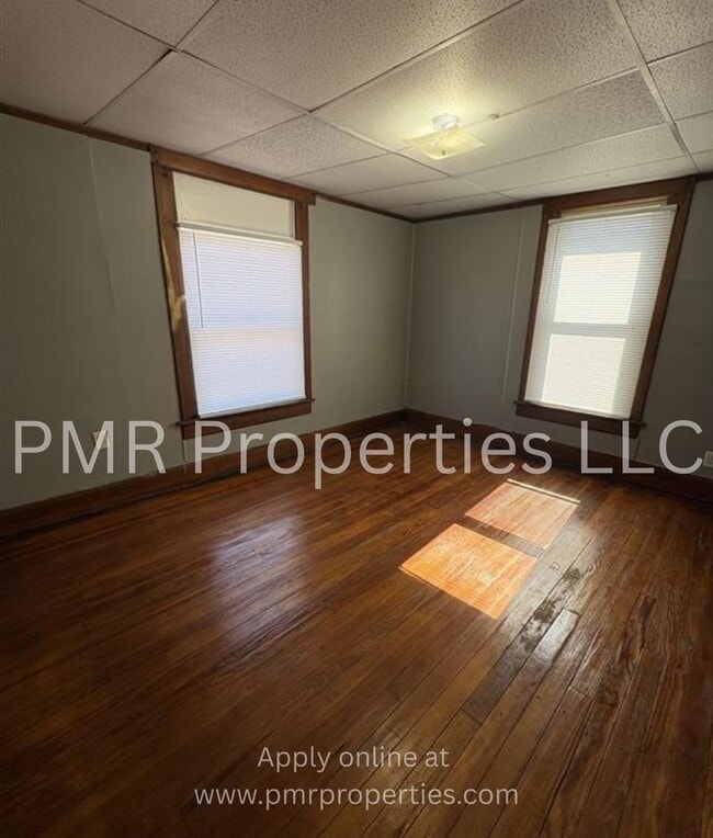 Building Photo - 4 Bedrooms/ 2 bathrooms House