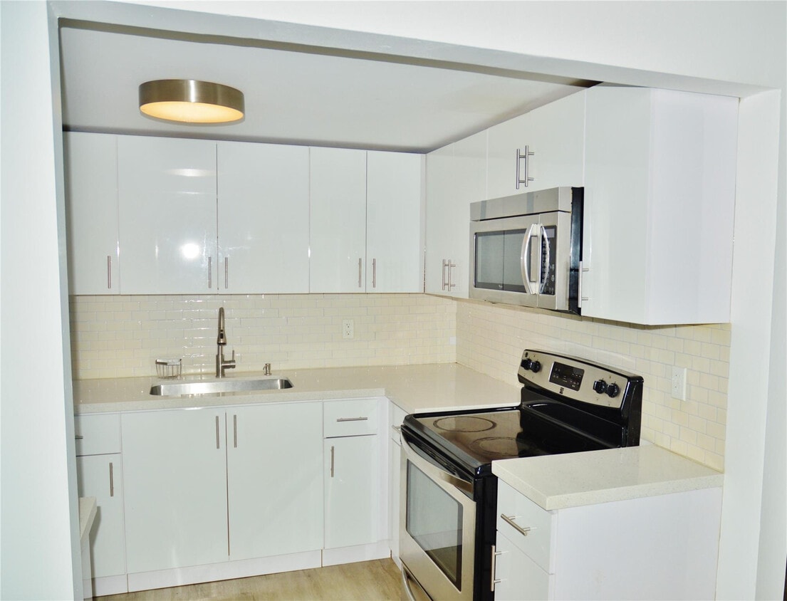 Foto principal - 4770 NW 10th Ct