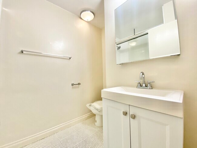 Foto del edificio - 1136 N Ogden Dr