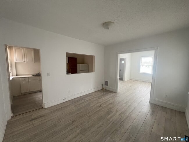 Foto del edificio - 270 East Ave