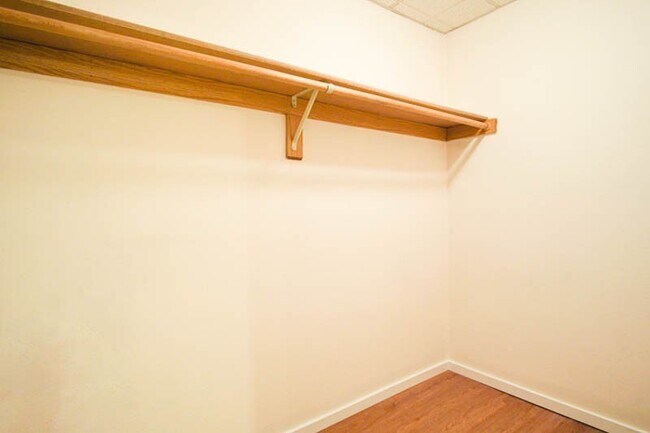 Foto del edificio - Great Studio in the Heart of NW w DW & Walk-in Closet!