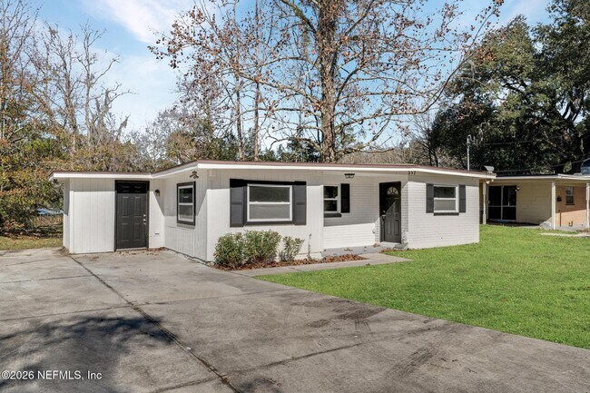 Foto del edificio - 557 W 62nd St