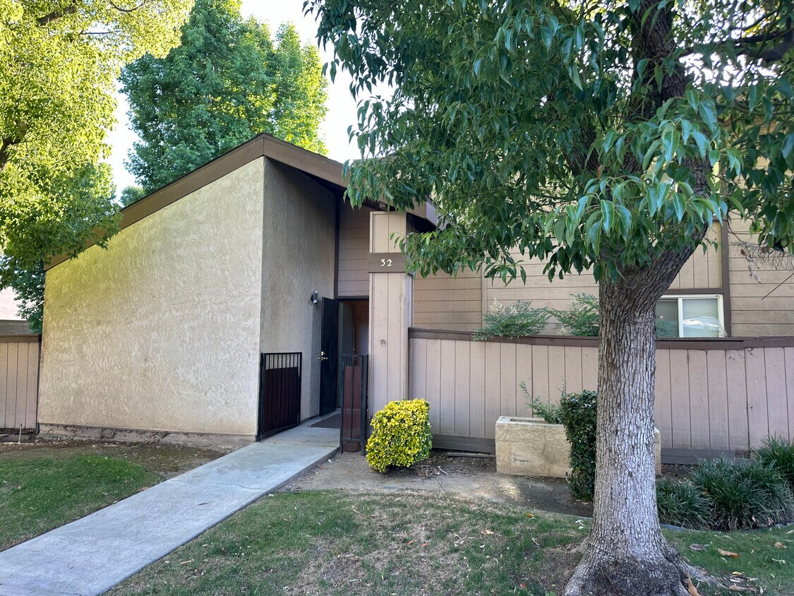 5500 Dunsmuir Rd Unit 32, Bakersfield, CA 93309 Condo for Rent in