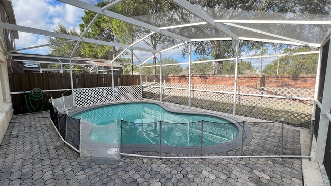Foto del edificio - Gorgeous 4 Bed / 2.5 Bath POOL Home in Mea...