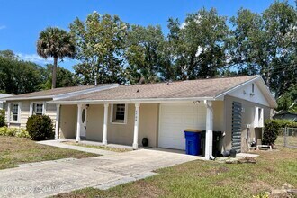 Building Photo - 1708 Fenway Cir