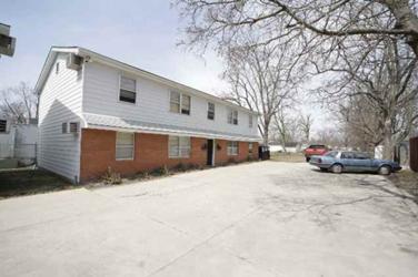 Primary Photo - 2824 E Memorial Dr