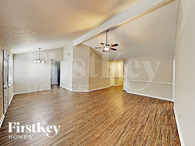 Foto del edificio - 20327 Bridgedale Ln