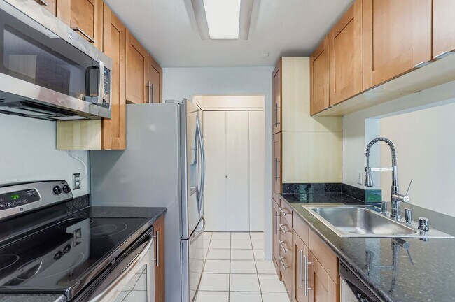Building Photo - 2Bd/1.5Ba Bellevue Condo