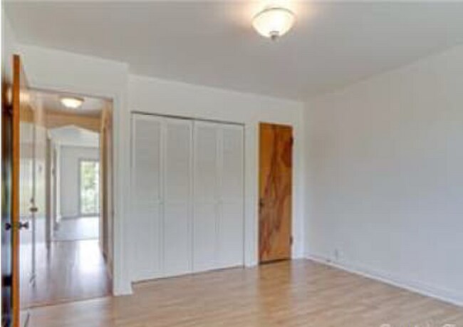 Building Photo - 6650 Av 31E