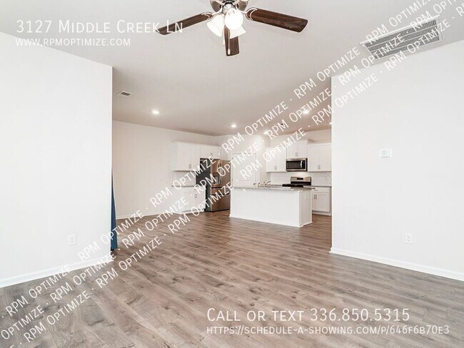 Foto del edificio - 3127 Middle Creek Ln