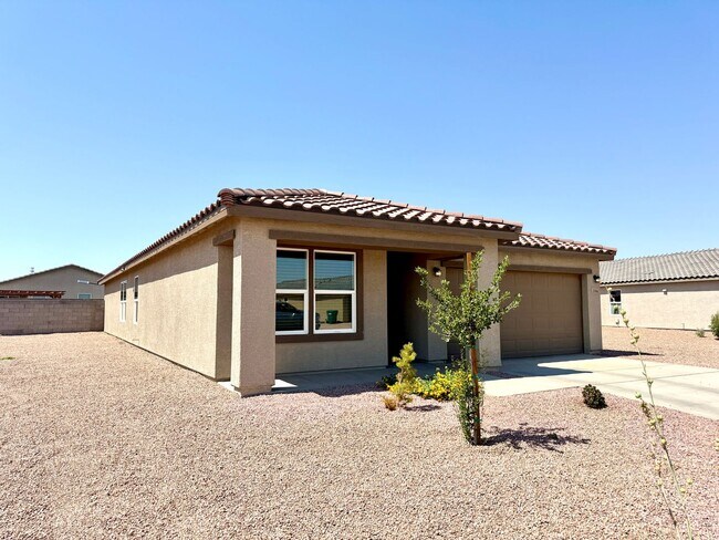 Foto del edificio - Spacious 4 Bedroom Home with Solar & Moder...