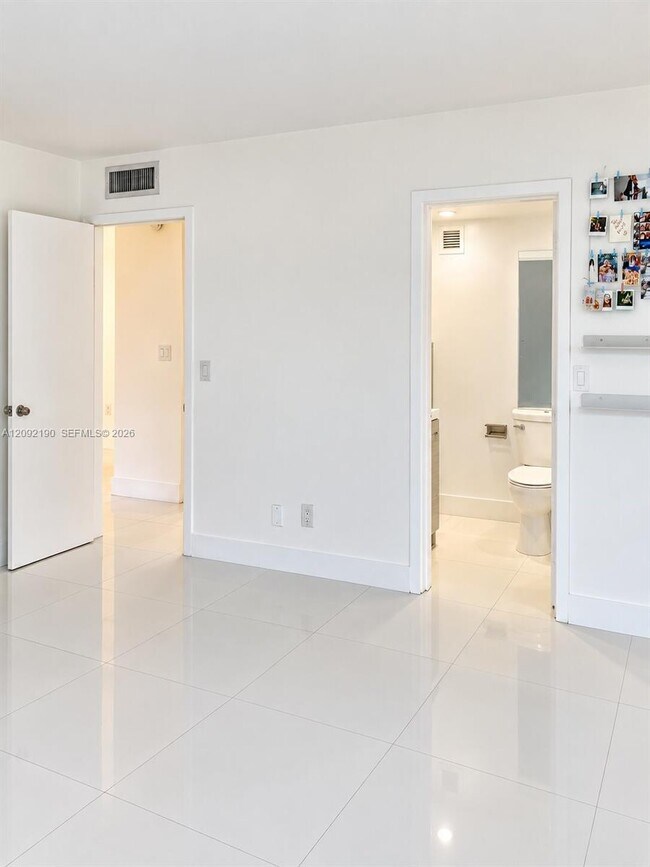 Foto del edificio - 2350 NE 135th St