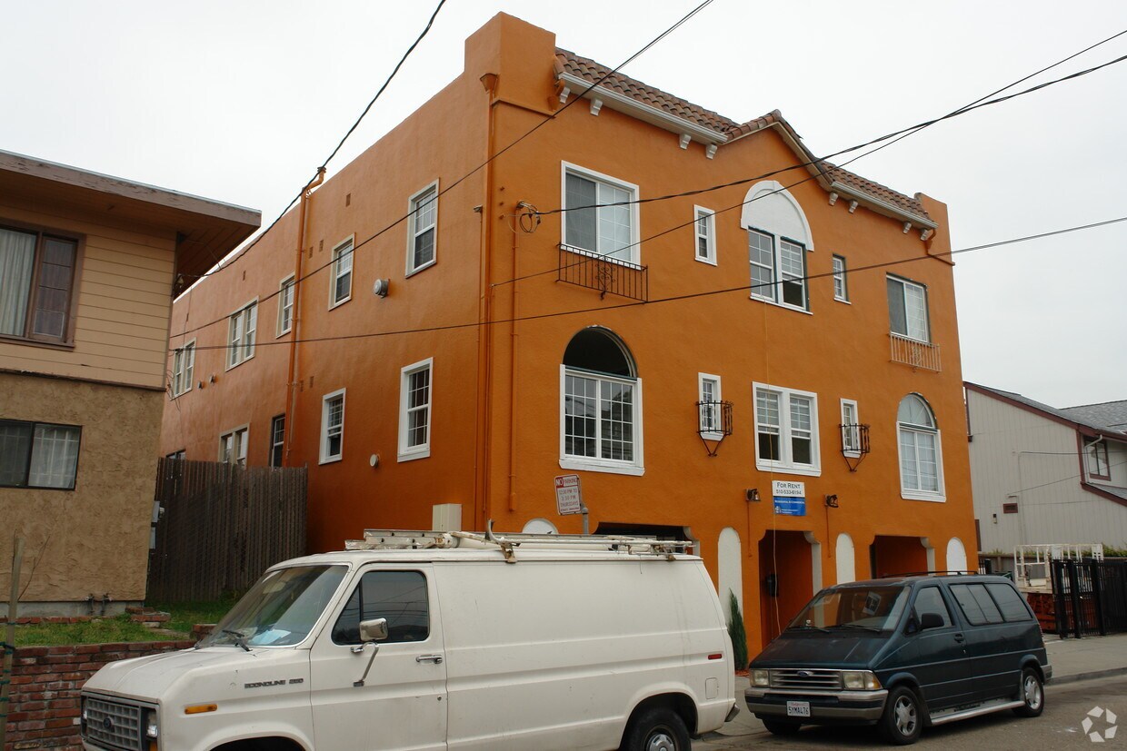 Building Photo - 1824 Linden St