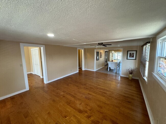 Building Photo - 107 N Washington Ave