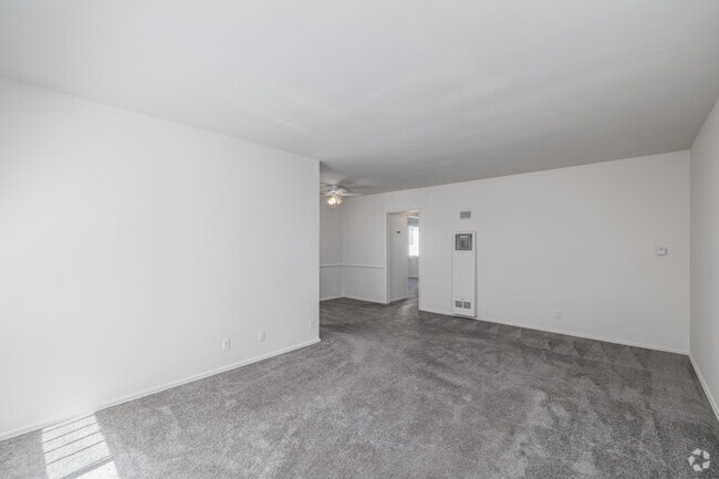 1BR, 1BA - 900SF - Living Room - Blackburn Apartments