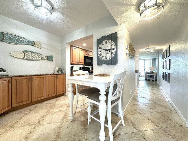 Foto del edificio - WALK OUT TO WTRFRNT 2/2 Furnished Rental MAY 1, 2026-NOVEMBER 3, 2026 BAHIA DEL MAR