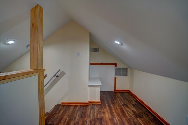 Foto del edificio - 1081 W 30th St