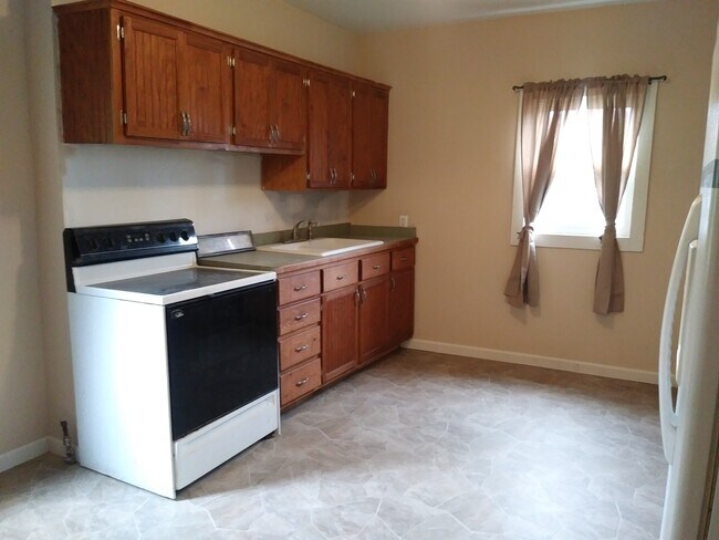 Kitchen - 608 Whildin St