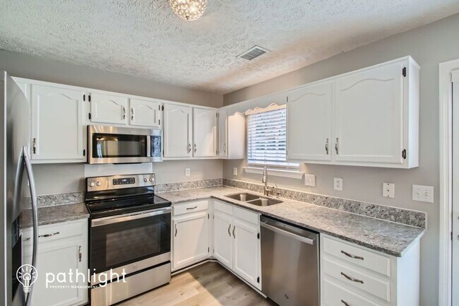Building Photo - 7004 Penbrook Dr