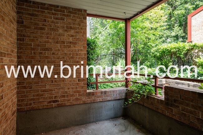 Building Photo - 4836 Highland Cir