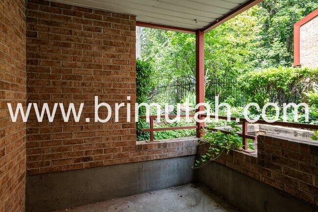 Foto del edificio - 4836 Highland Cir