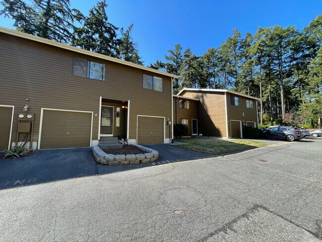 Foto del edificio - Pet Friendly Spacious 3 Bedroom Condo, Clo...