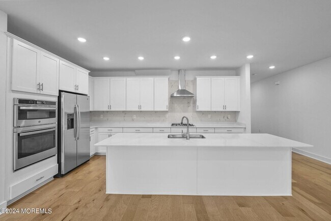 Building Photo - 505 Pilot St