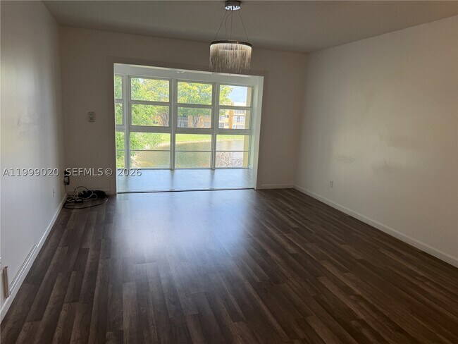 Foto del edificio - 5851 NW 62nd Ave