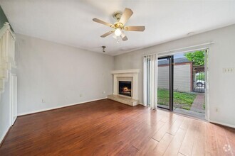 Building Photo - 1841 Sherwood Forest St