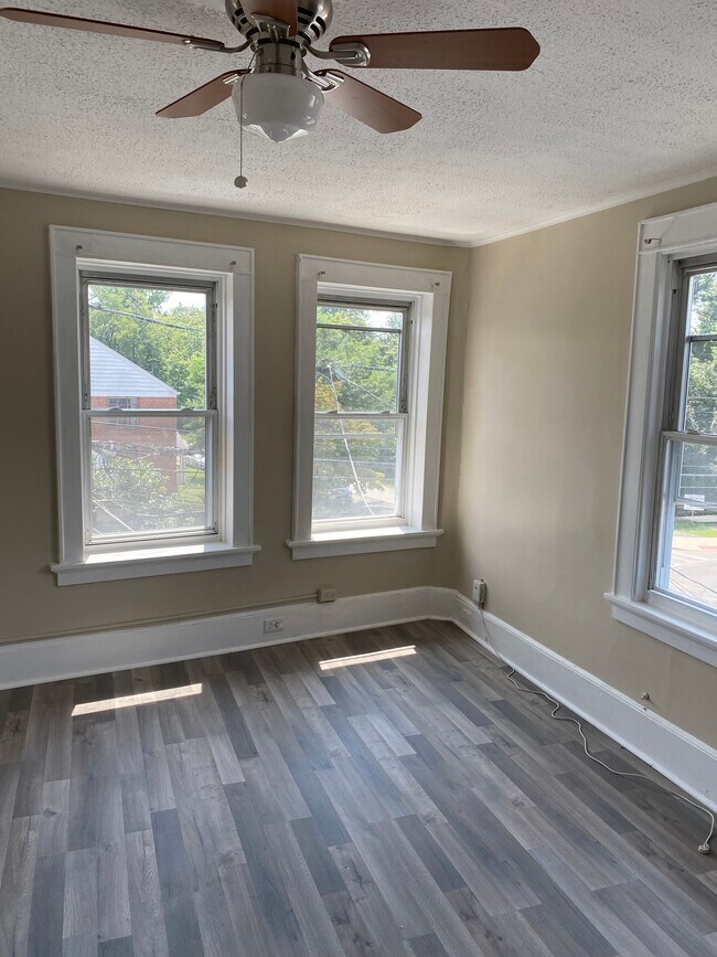 Living room - 186 Chestnut St