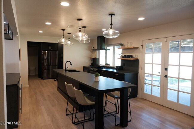 Foto del edificio - 9001 Lait Dr