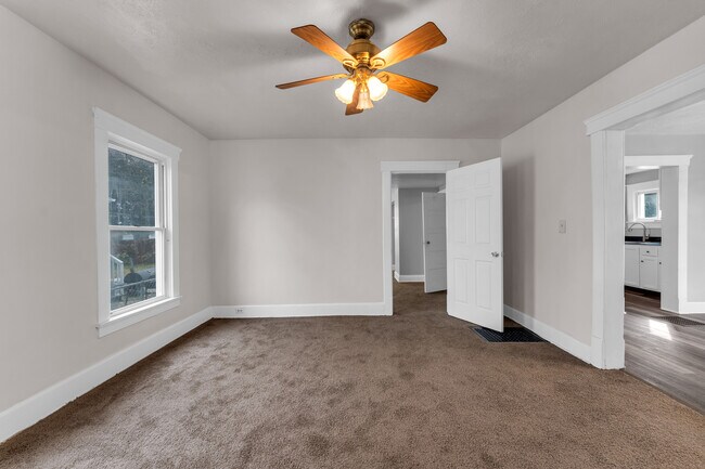 Building Photo - 352 7th St