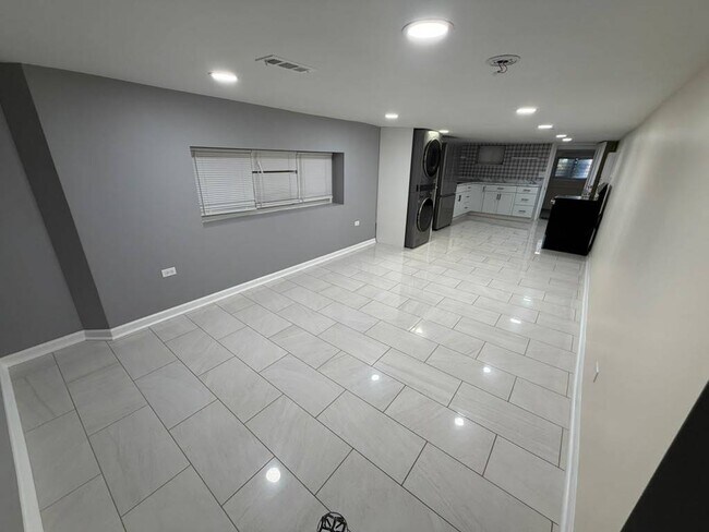 Foto del edificio - 2630 N Hamlin Ave