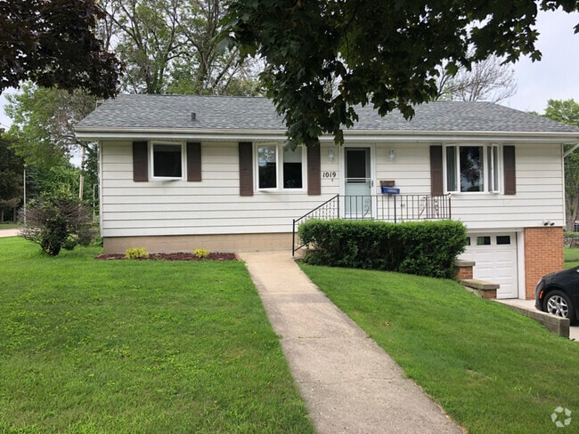 Building Photo - 1019 Mac Arthur Dr