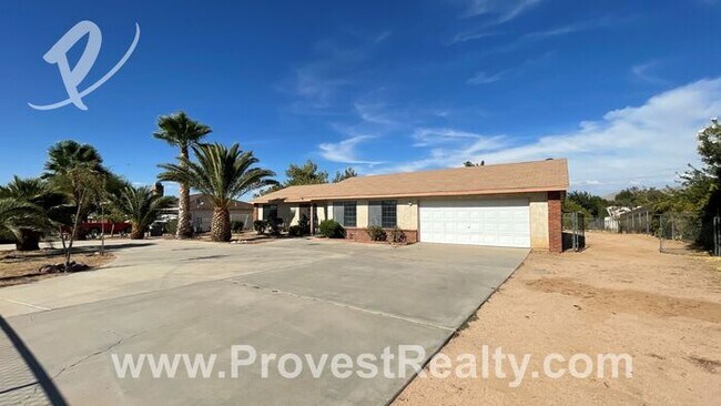 Building Photo - Nice 4 Bedroom 2 Bath Home in Hesperia!!